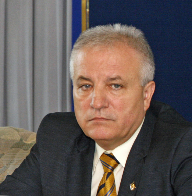 Bârsăuanii l-au asaltat pe prefect cu probleme de fond funciar