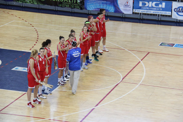 Primul meci în faţa propriilor suporteri