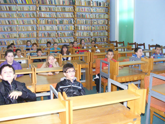 Elevii de la “Bălcescu - Petofi”, informaţi despre siguranţa pe internet