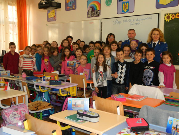 Elevii de la Grigore Moisil, informaţi despre activitatea jandarmilor