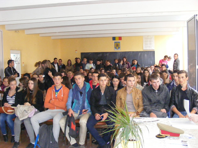 Militarii sătmăreni în vizită la Colegiul Economic
