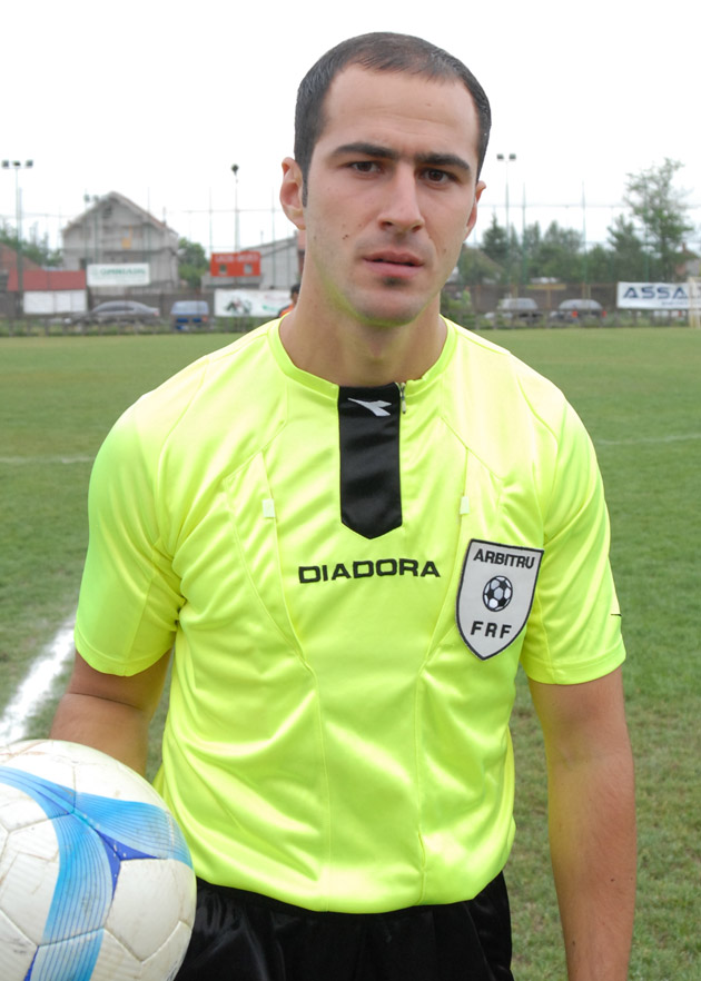 Ovidiu Mazilu arbitrează derby-ul Turul Micula - Victoria Apa