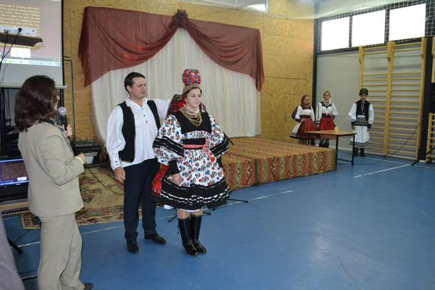 Nunta oşenească, apreciată de oaspeţii Liceului Ortodox