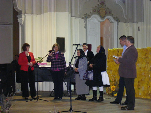 Douăzeci şi patru de luminători ai satelor,  premiaţi pentru activitate