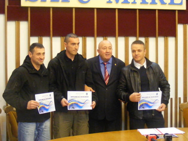 Cei mai puternici poliţişti sătmăreni, premiaţi de primarul Dorel Coica