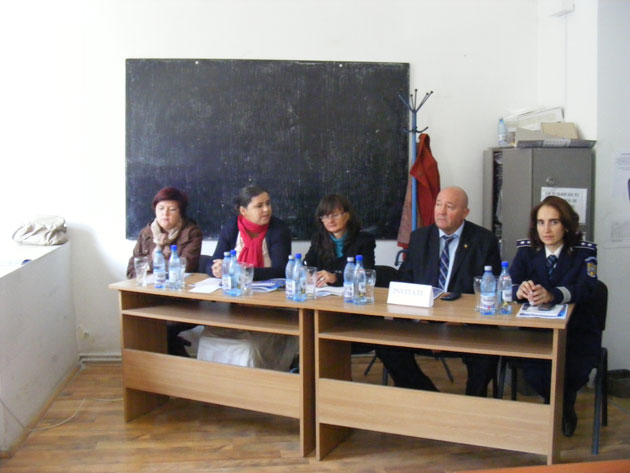 Cinci sute de tineri, învăţaţi să conducă prudent