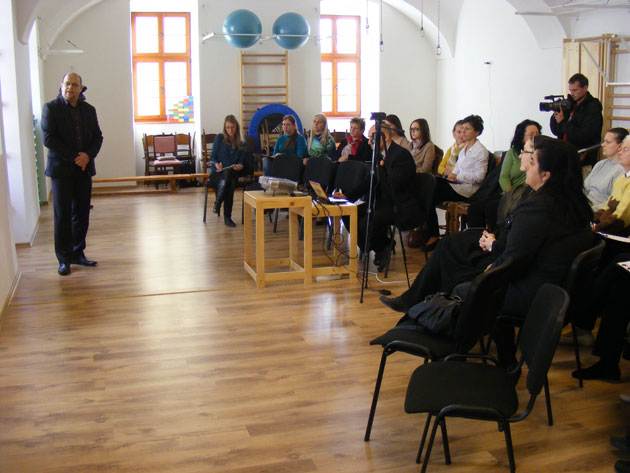 Medici şi educatori, informaţi în privinţa deficienţele timpurii ale copiilor