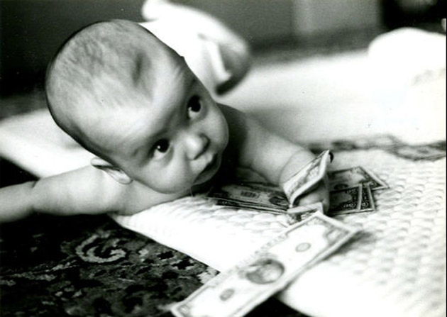 Bebeluș de doar 10 luni, vândut cu 5.000 lei, la Zalău