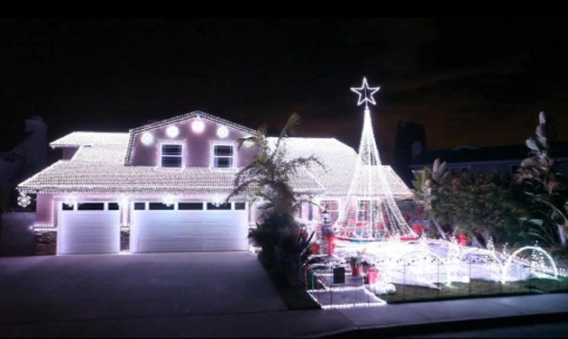 O familie din Australia a stabilit un nou record mondial la beculețe de Crăciun