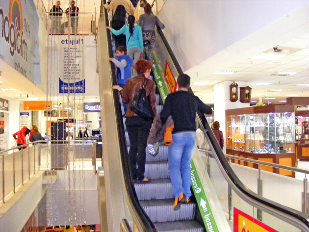 Vinerea neagră cu verde pentru cumpărături!