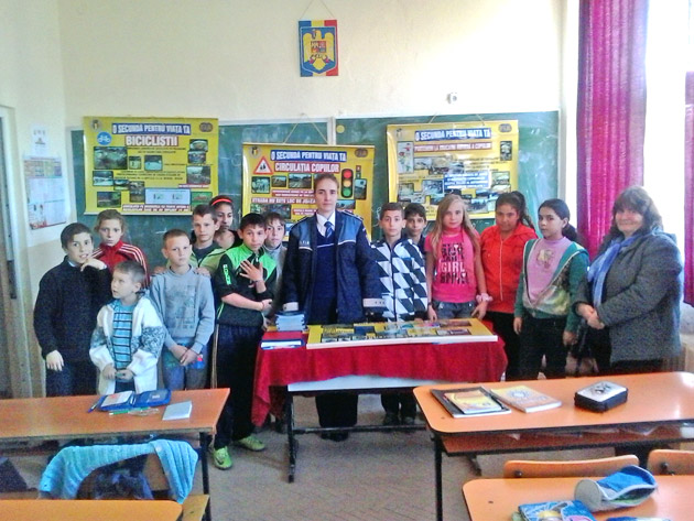 Elevii de la Şcoala “Mircea Eliade”, informaţi cum să circule corect