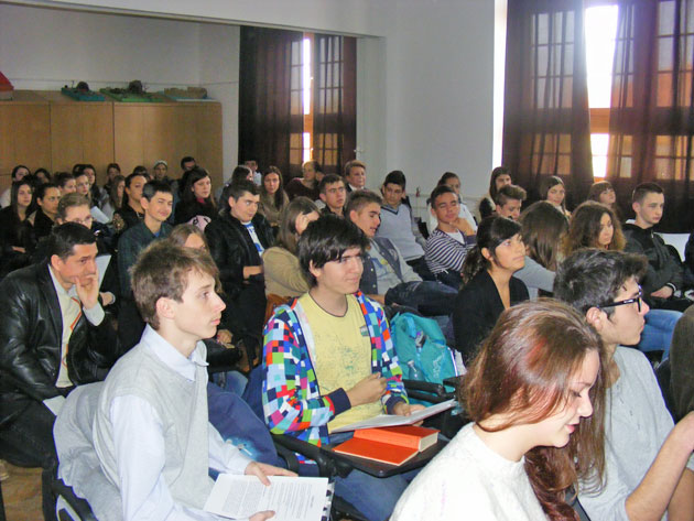 Circa 30 de mici oratori au susţinut discursuri privind drepturile copilului