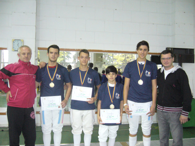 Aur pentru floretiştii de la CS la Naţionalele de cadeţi