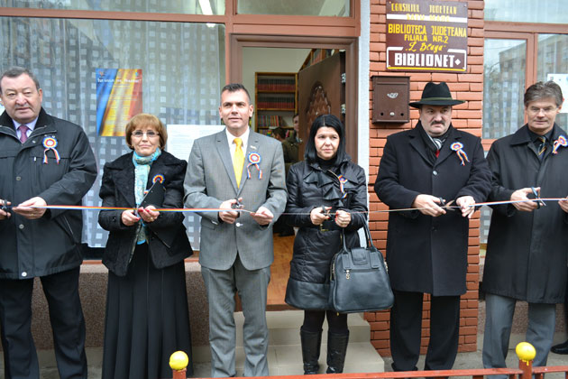 Bibliotecă de cartier nouă în Micro 17