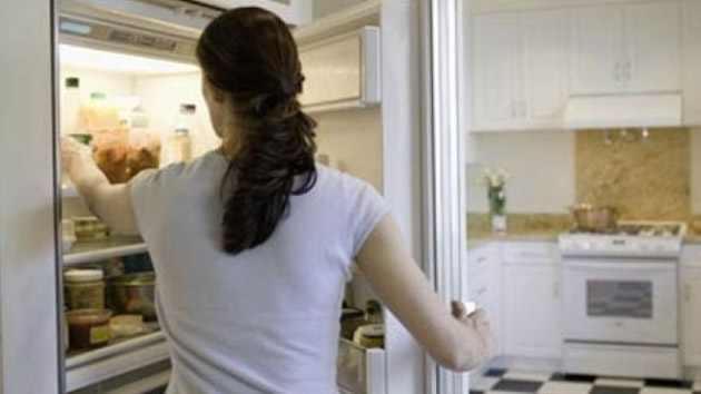 Ce alimente poţi să consumi după data de expirare?