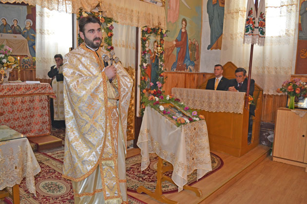 Mii de credincioşi au sărbătorit hramul bisericilor din Măriuş, Vama şi Doba