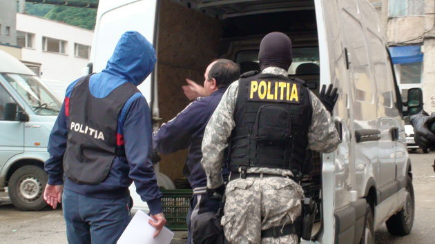 Valutiştii, săltaţi cu mascaţii din pieţele sătmărene