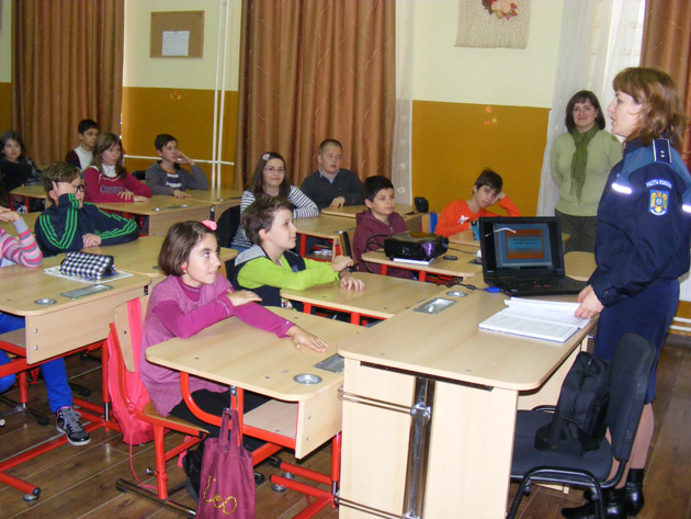 Educaţie rutieră la Şcoala  “Grigore Moisil”