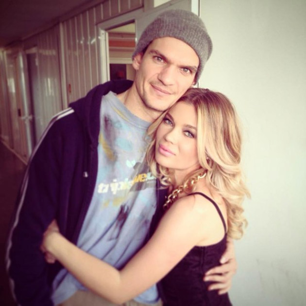 Cuplul anului 2013 în showbiz? Tudor Chirilă, în braţele unei blonde celebre!
