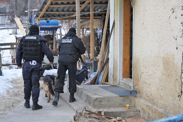 Două grupări de contrabandişti cu ramificaţii la Satu Mare, anihilate de DIICOT