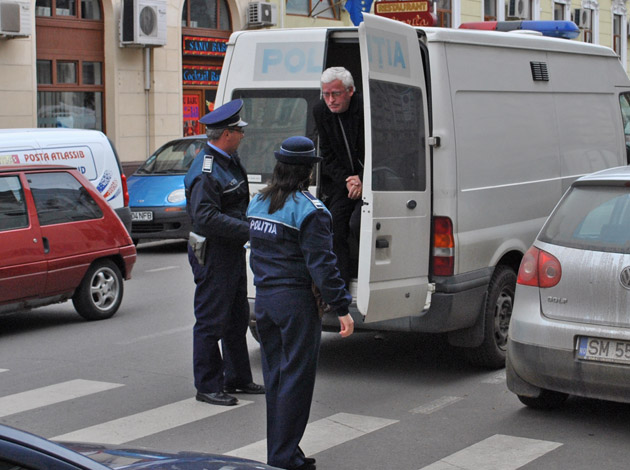 Directorul Pintea mai avea trei  plicuri cu şpăgi