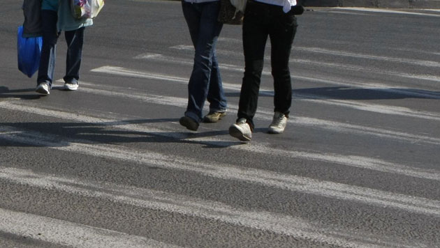 Tânără accidentată grav  pe trecerea de pietoni