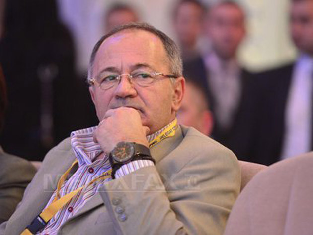 Sorin Roşca Stănescu îl atacă  din nou pe Băsescu