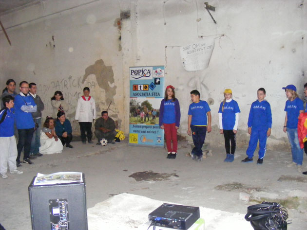 Copii şi tineri ai străzii, actori în propria lor piesă de teatru