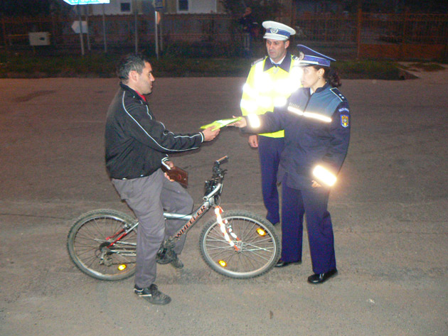 Se ÎNTÂMPLĂ în Tăşnad. Vezi ce au PRIMIT bicicliştii în loc de AMENDĂ!