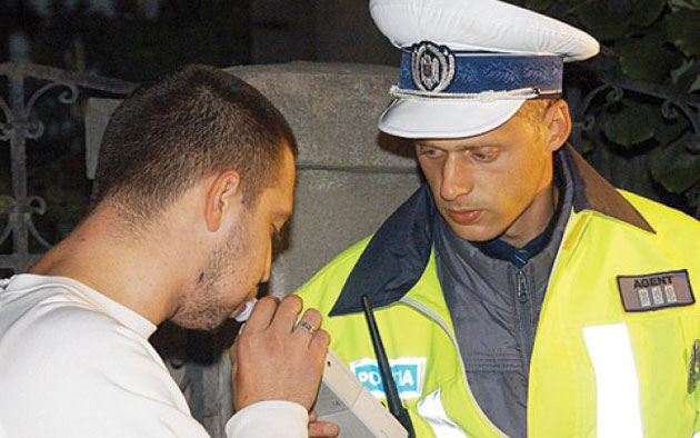 Oprit pentru viteză, amendat pentru consum de alcool