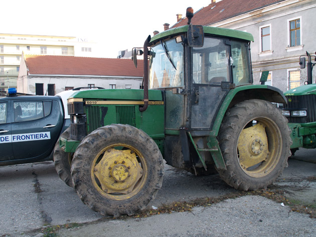 Tractor furat din Italia,  descoperit la Ardud