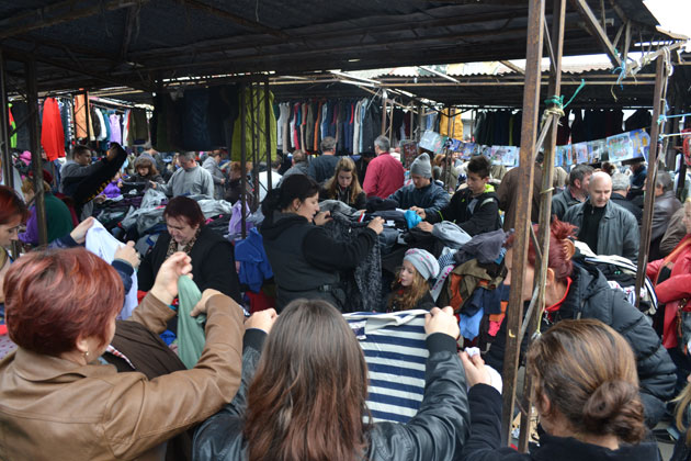 Sărăcie vândută cu greu la talcioc