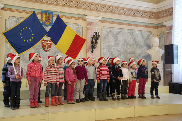 Primăria Zalău colindată de 800 de copii