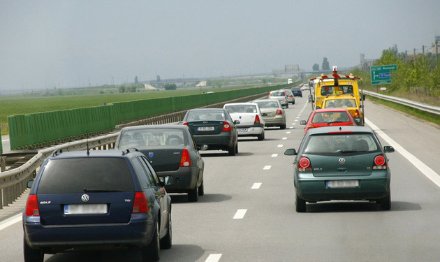 Comisia Europeană condiţionează amânarea introducerii accizei de 7 eurocenţi la motorină