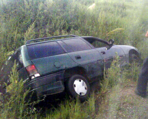 Şofer mort, după ce s-a răsturnat cu maşina în şanţ