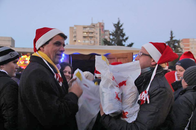 Liberalii l-au ajutat pe Moș Crăciun să ajungă la 400 de copii din Zalău