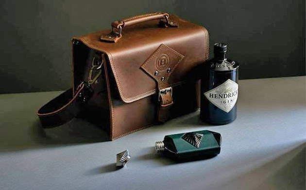 Cui i-ai face cadou o colecţie de sticle de băutură de un million de euro?