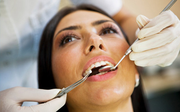 Cum evitati durerile dentare? Metodele performante folosite de medicii stomatologi