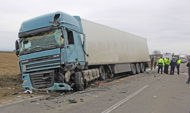 Camioanele groazei fac victime pe şosele