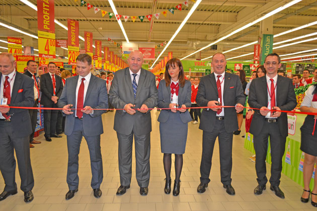 Hipermarketul Auchan a fost  inaugurat, oferind servicii complete