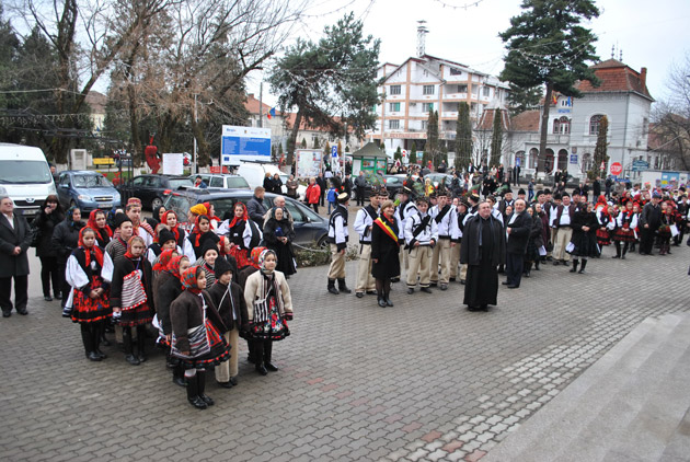 VIDEO/FOTO. Ediție aniversară. Festivalul Datinilor şi Obiceiurilor de Iarnă, la ediția a XX-a, la Negrești-Oaș