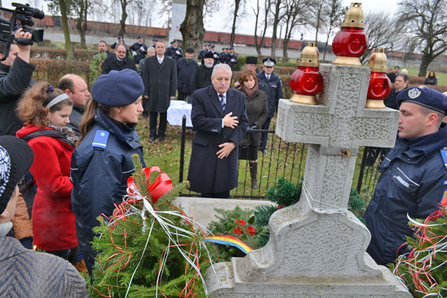 Depuneri de coroane la mormintele eroilor Revoluţiei