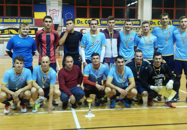 Moș Crăciun în roș-albastru