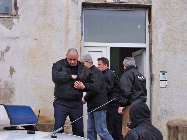 Patru hoţi şi scandalagii prinşi de poliţişti