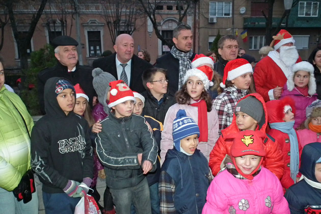 Orăşelul Copiilor a fost deschis ieri de autorităţi şi de Moş Nicolae