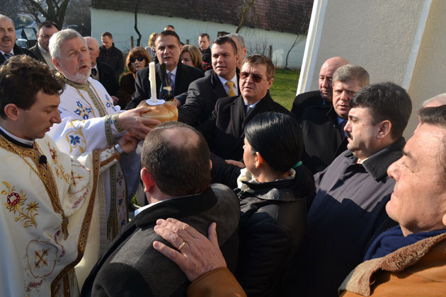 Cinstire adusă eroilor din Supur