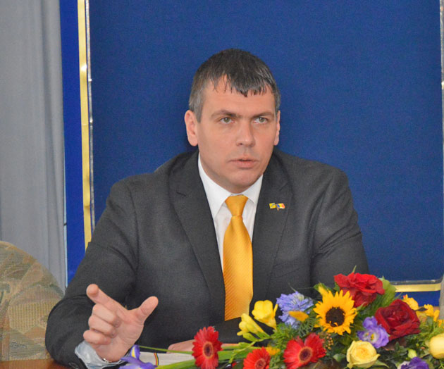 Preşedintele Ştef şi primarii cer socoteală conducerii Apaserv SA