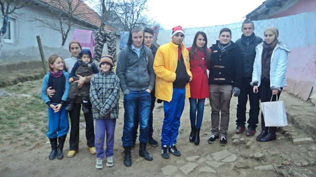 Moşul TNL a făcut fericite 20 de familii din Ardud