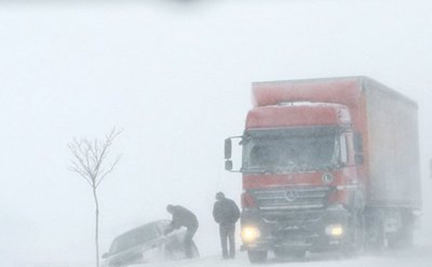 Circulaţia pe autostrăzile A2 Bucureşti - Lehliu şi A3 a fost deschisă. 105 trenuri sunt anulate