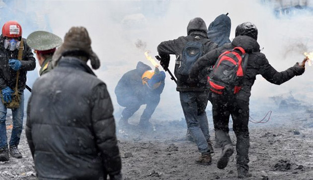 Noi ciocniri între manifestanţi şi poliţie la Kiev, într-o luptă de gherilă urbană